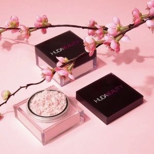Huda beauty cherry blossom setting powder NEW IN BOX